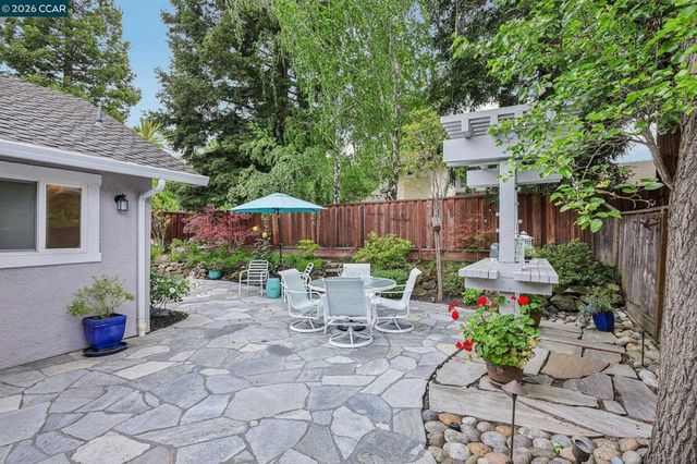 40 Marseille Ct, Danville, CA 94506