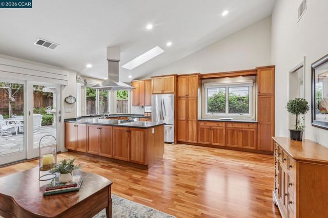 40 Marseille Ct, Danville, CA 94506