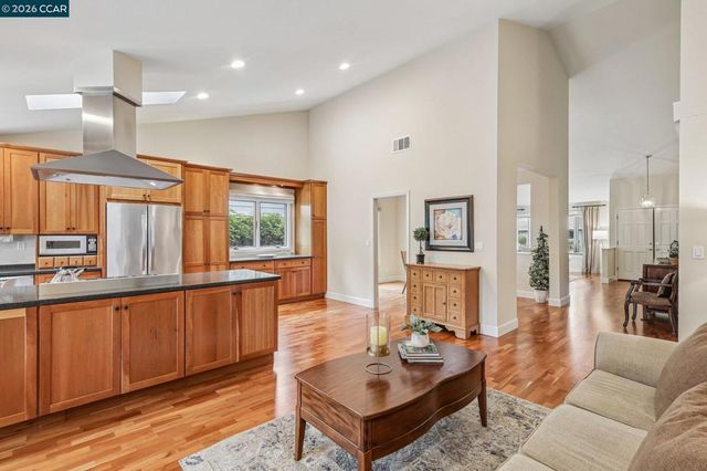 40 Marseille Ct, Danville, CA 94506