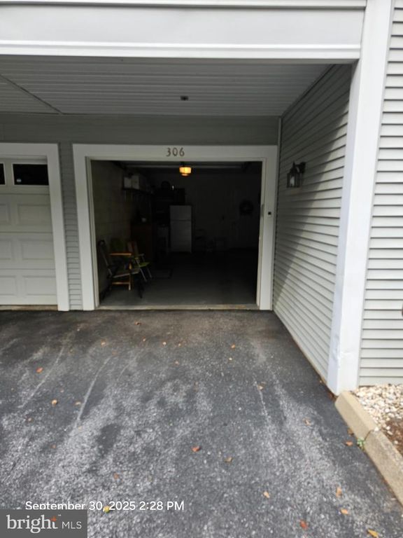 306 COUNTRY PLACE DR, Lancaster, PA 17601