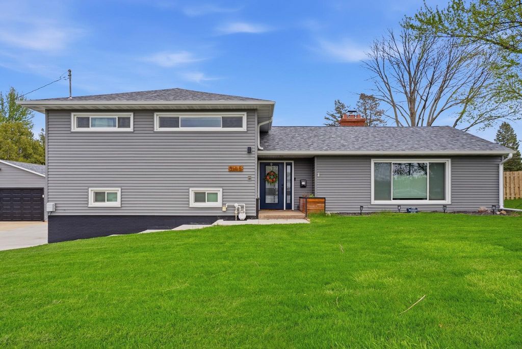 3105 Ansborough Avenue, Waterloo, IA 50701