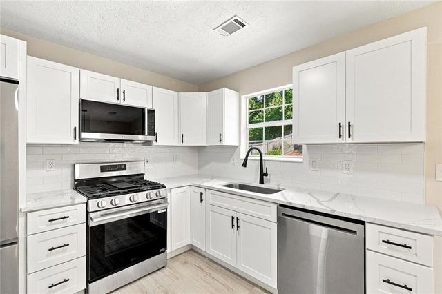 6598 Coventry Point, Austell, GA 30168