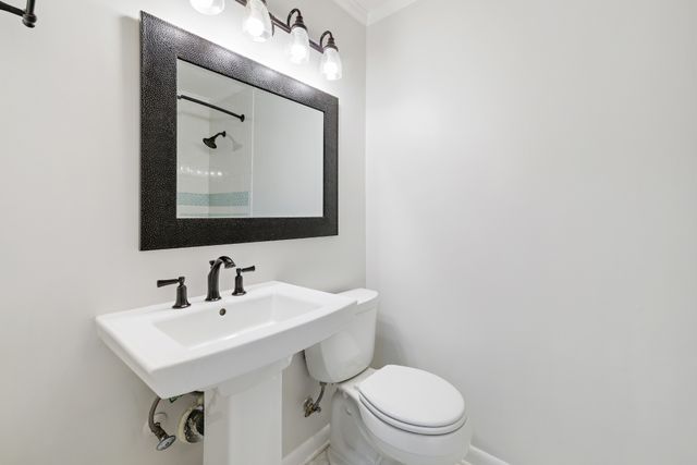 560 Doral Country Dr, Nashville, TN 37221