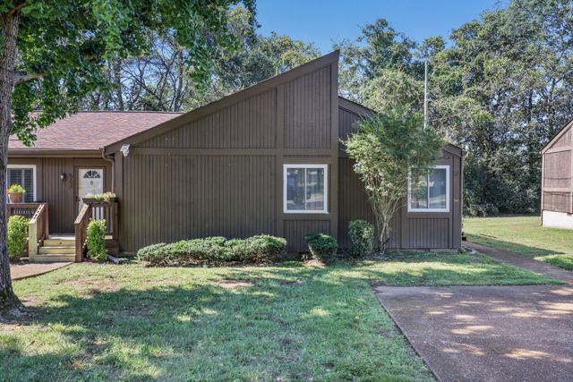 560 Doral Country Dr, Nashville, TN 37221