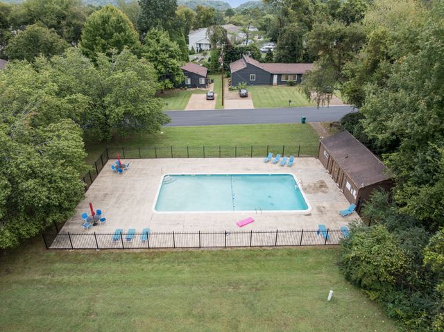 560 Doral Country Dr, Nashville, TN 37221