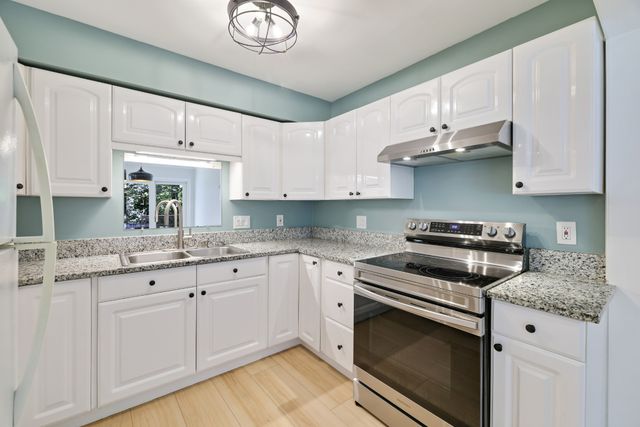 560 Doral Country Dr, Nashville, TN 37221