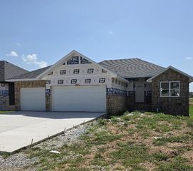 625 W Arbor Glenn Drive, Nixa, MO 65714