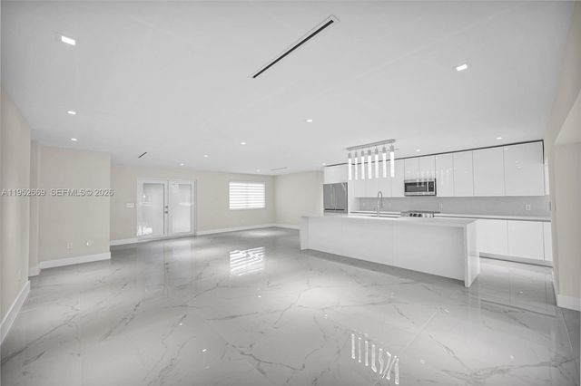 1250 NE 82nd St, Miami, FL 33138