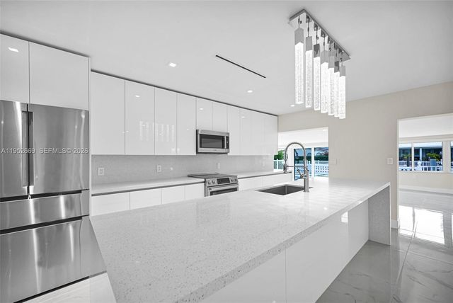 1250 NE 82nd St, Miami, FL 33138