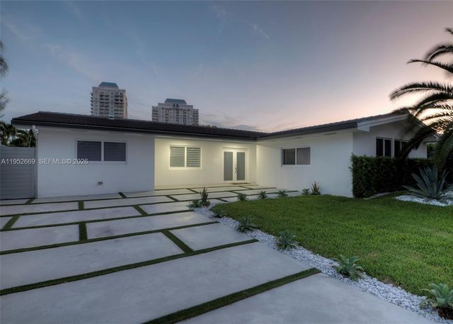 1250 NE 82nd St, Miami, FL 33138