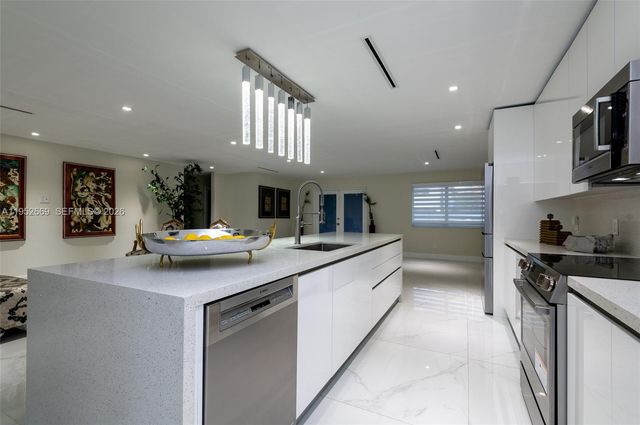 1250 NE 82nd St, Miami, FL 33138