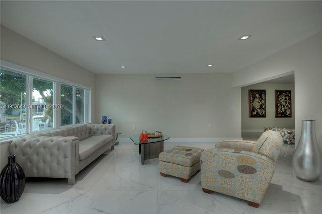 1250 NE 82nd St, Miami, FL 33138