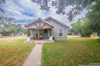 801 E FANNIN, Beeville, TX 78102