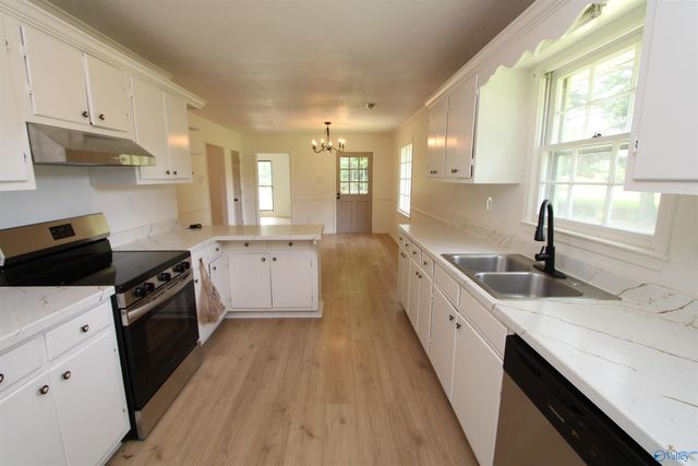 233 Shaw Road NW, Hartselle, AL 35640