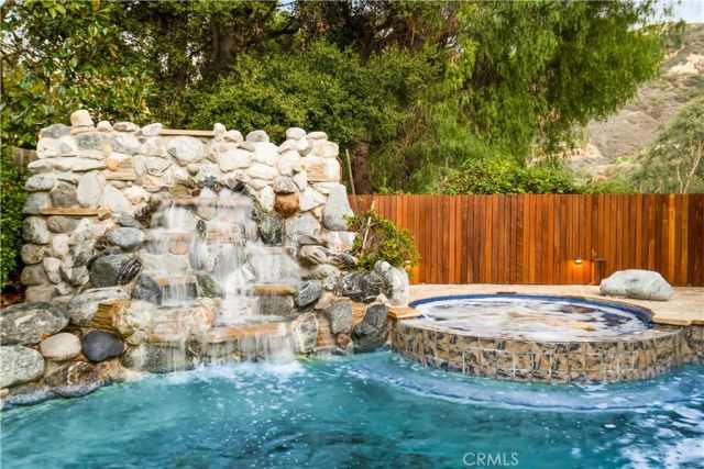 25736 Punto De Vista Drive, Calabasas, CA 91302