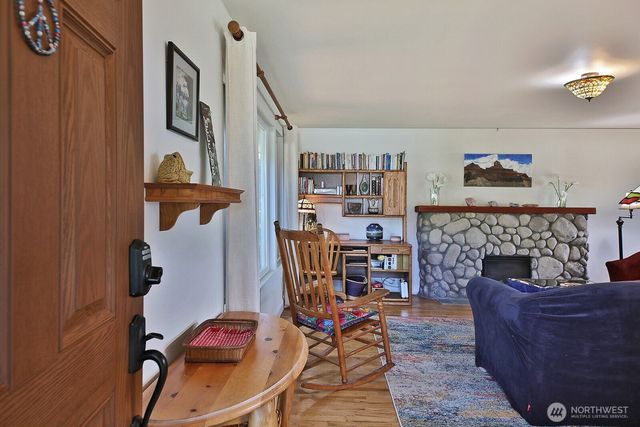 8216 Whidbey Drive, Clinton, WA 98236