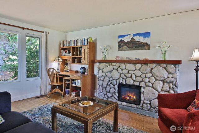 8216 Whidbey Drive, Clinton, WA 98236