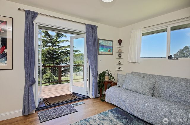 8216 Whidbey Drive, Clinton, WA 98236