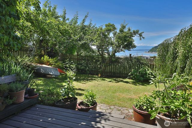 8216 Whidbey Drive, Clinton, WA 98236