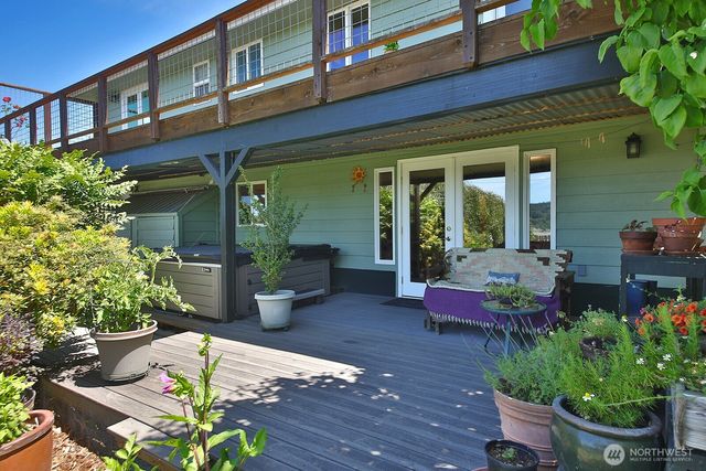 8216 Whidbey Drive, Clinton, WA 98236
