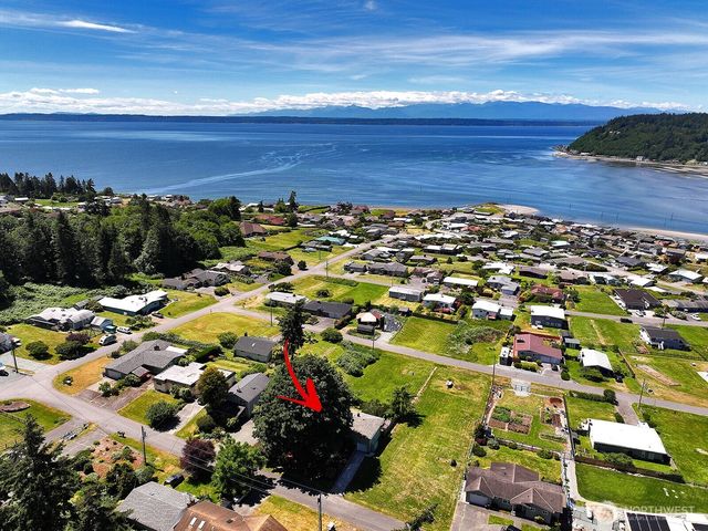 8216 Whidbey Drive, Clinton, WA 98236