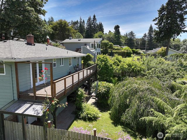 8216 Whidbey Drive, Clinton, WA 98236