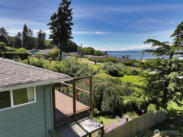 8216 Whidbey Drive, Clinton, WA 98236