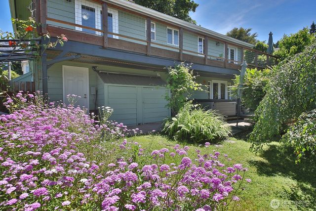 8216 Whidbey Drive, Clinton, WA 98236