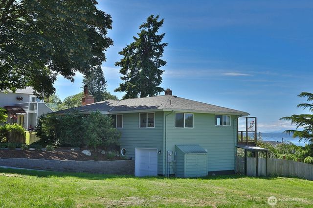 8216 Whidbey Drive, Clinton, WA 98236