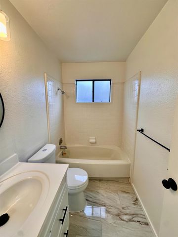 2915 Raintree Ct, Stockton, CA 95219