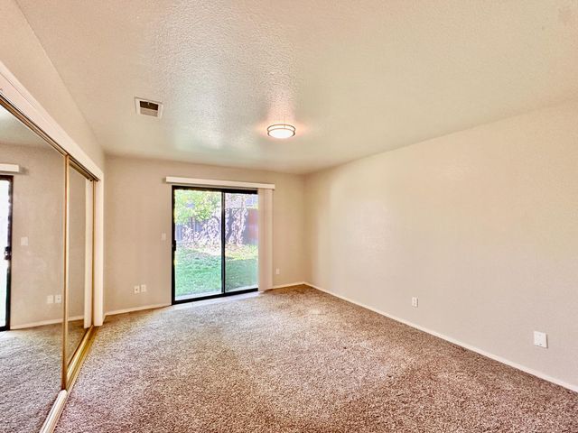 2915 Raintree Ct, Stockton, CA 95219