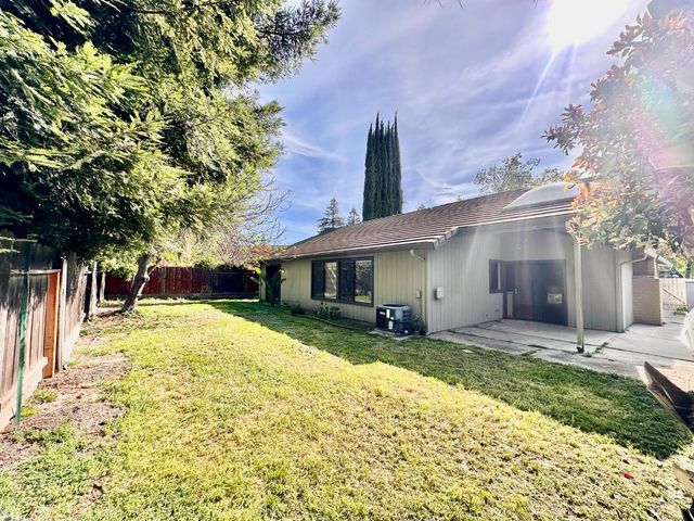 2915 Raintree Ct, Stockton, CA 95219