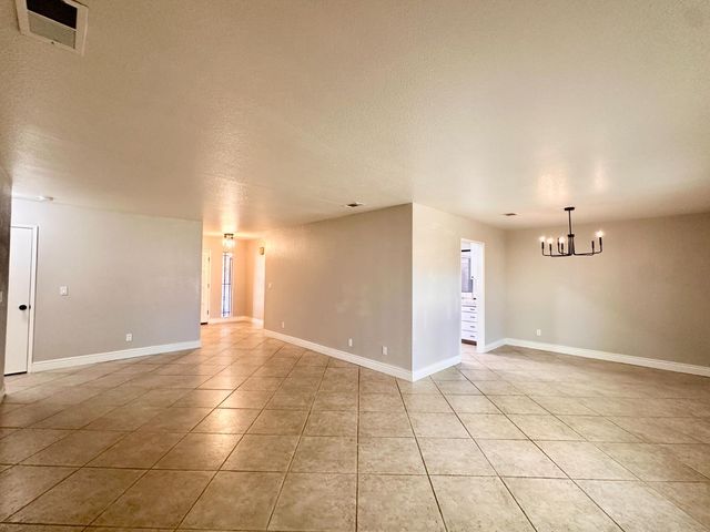 2915 Raintree Ct, Stockton, CA 95219