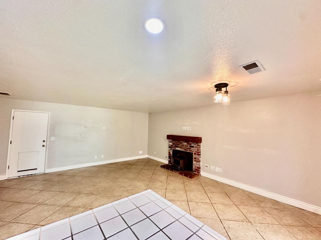 2915 Raintree Ct, Stockton, CA 95219