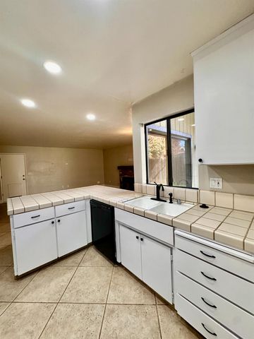 2915 Raintree Ct, Stockton, CA 95219