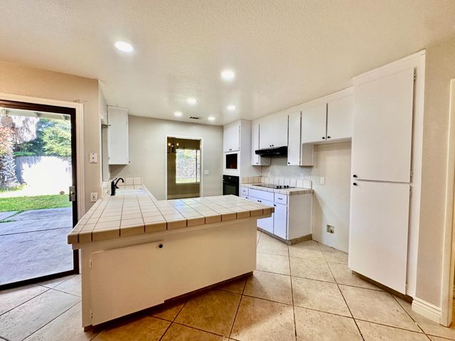 2915 Raintree Ct, Stockton, CA 95219