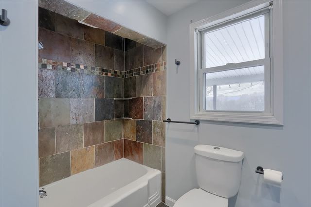 457 E Crestview Dr, Delaware Twp, PA 16154