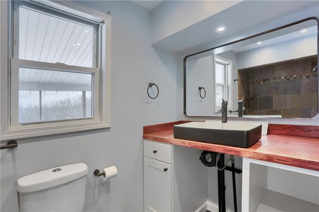 457 E Crestview Dr, Delaware Twp, PA 16154