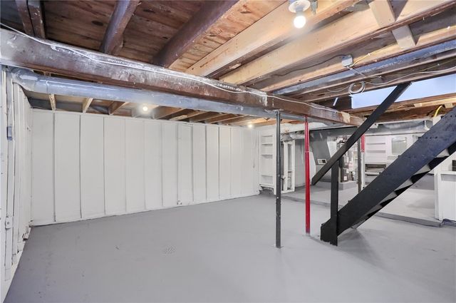 457 E Crestview Dr, Delaware Twp, PA 16154