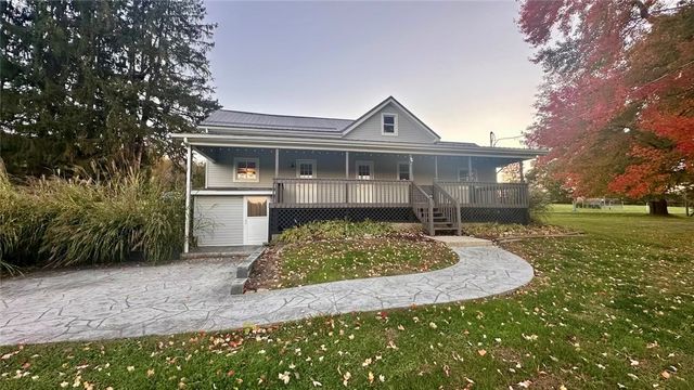 457 E Crestview Dr, Delaware Twp, PA 16154