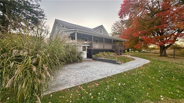 457 E Crestview Dr, Delaware Twp, PA 16154