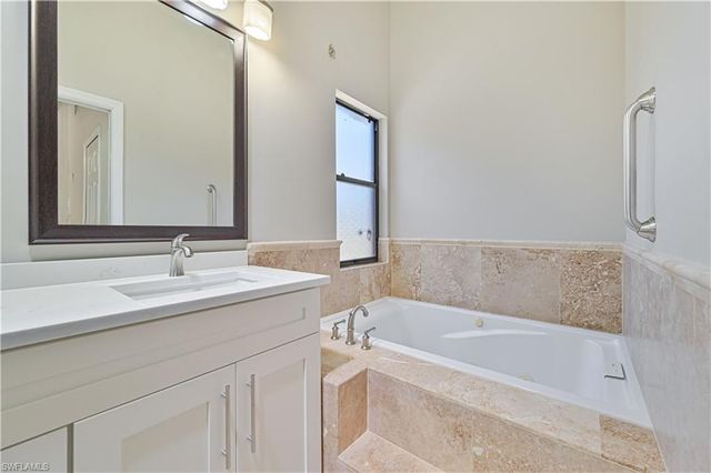 17623 Marco Island LN, Fort Myers, FL 33908
