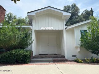 4656 Vanalden Avenue, Tarzana, CA 91356