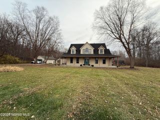 9627 Dorr Street, Holland, OH 43528