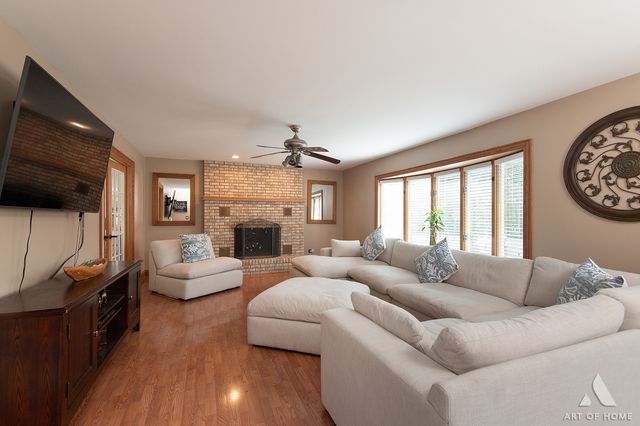 1216 JANAS Lane, Lemont, IL 60439