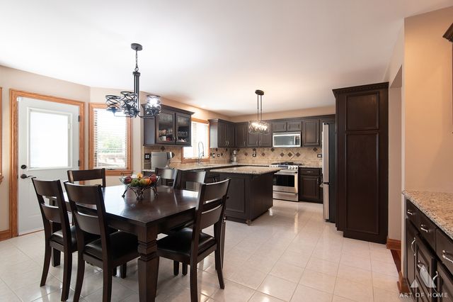 1216 JANAS Lane, Lemont, IL 60439