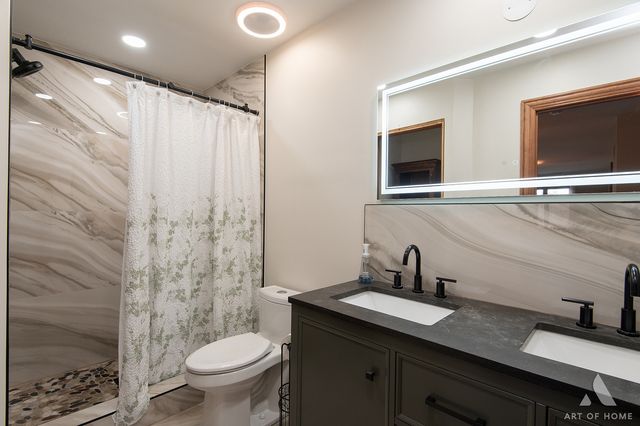 1216 JANAS Lane, Lemont, IL 60439