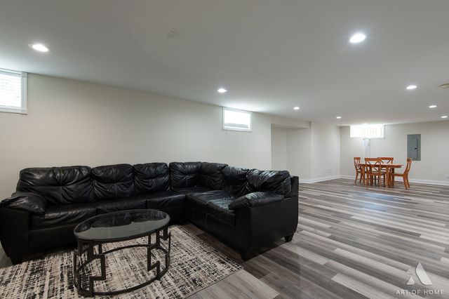 1216 JANAS Lane, Lemont, IL 60439