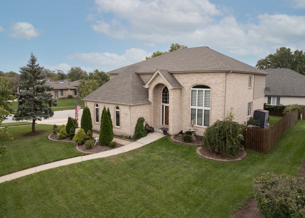 1216 JANAS Lane, Lemont, IL 60439