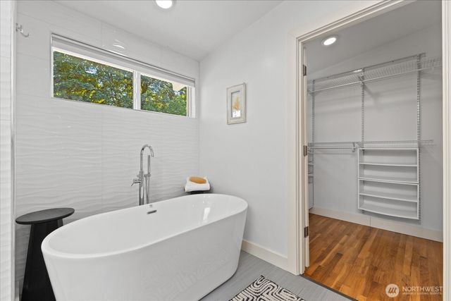 2752 NE 103rd Street, Seattle, WA 98125